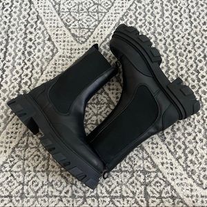 Ganni leather/gore Chelsea boots. EU women’s size 40/US 9.